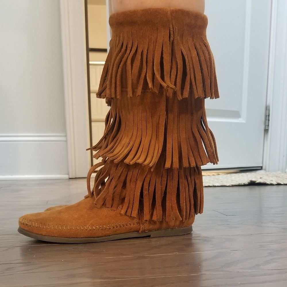 Minnetoka fringe boots